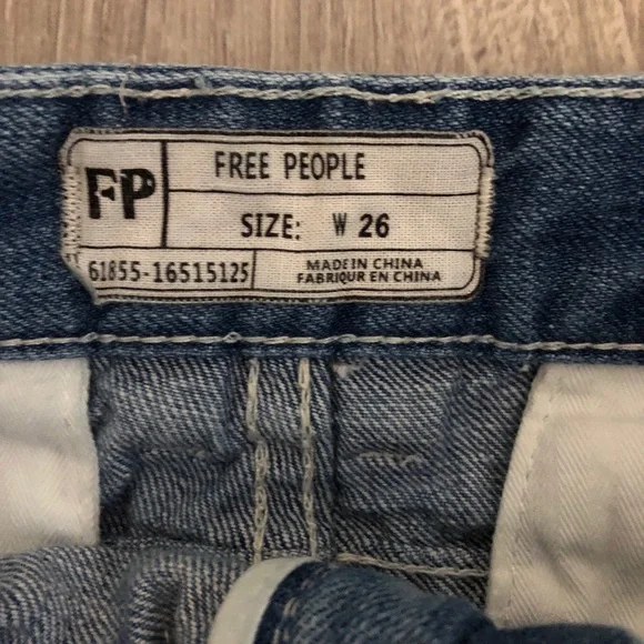 Free People Denim Eyelet Lace denim shorts - size 26 - Picture 3 of 5